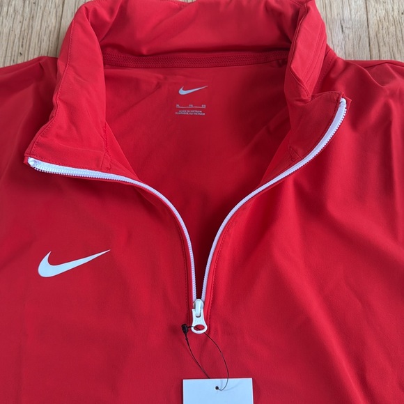 NIKE MEN’S COACHES JACKET
Long-Sleeve Woven Top (Stock) - Picture 4 of 12
